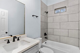 1010 Junell St in Houston, TX - Building Photo - Building Photo