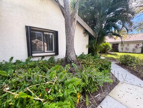 4494 Ascot Cir N in Sarasota, FL - Building Photo - Building Photo