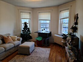 1572 Commonwealth Ave, Unit 1 in Boston, MA - Building Photo