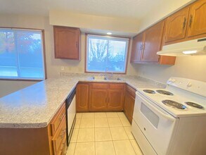3741 Joan Dr in Waterloo, IA - Building Photo - Building Photo