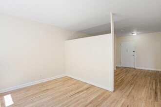 437 Pelham Rd in New Rochelle, NY - Building Photo - Building Photo
