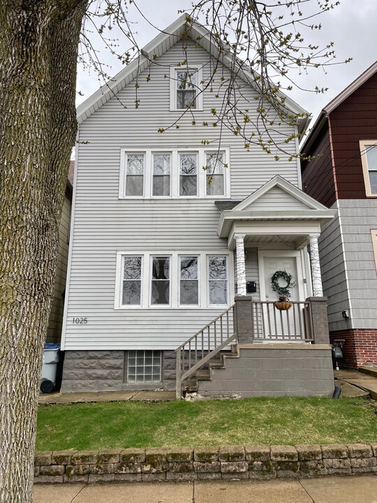 1025 E Hamilton St, Unit Lower in Milwaukee, WI - Foto de edificio