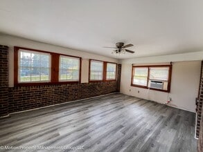 7410 Union Grove Rd in Lithonia, GA - Foto de edificio - Building Photo