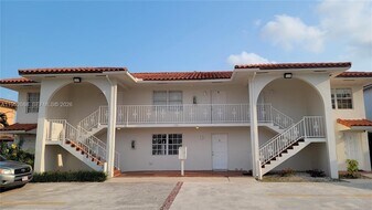 5720 SW 5th St in Miami, FL - Building Photo