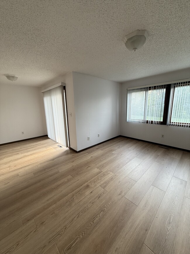 property at 3915 Southlawn Rd