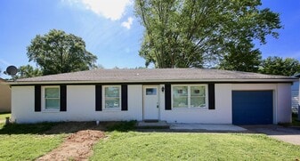 502 W Skyline Dr in Bloomington, IN - Building Photo