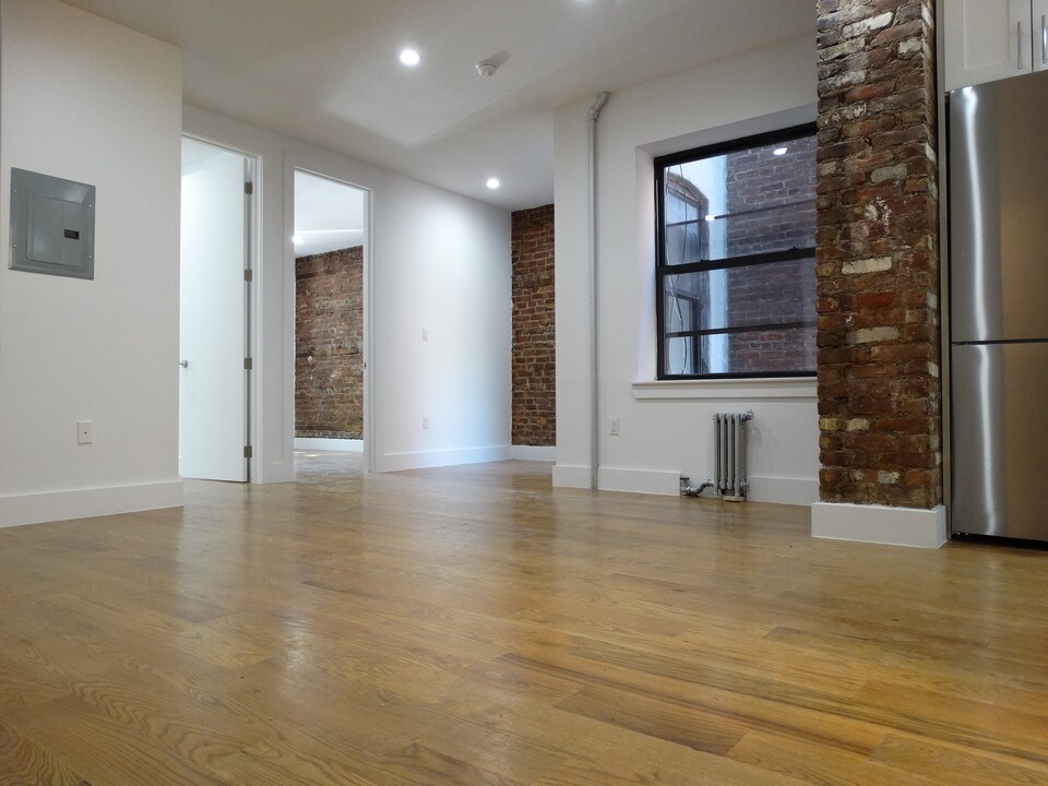117 Carlton Ave in Brooklyn, NY - Building Photo
