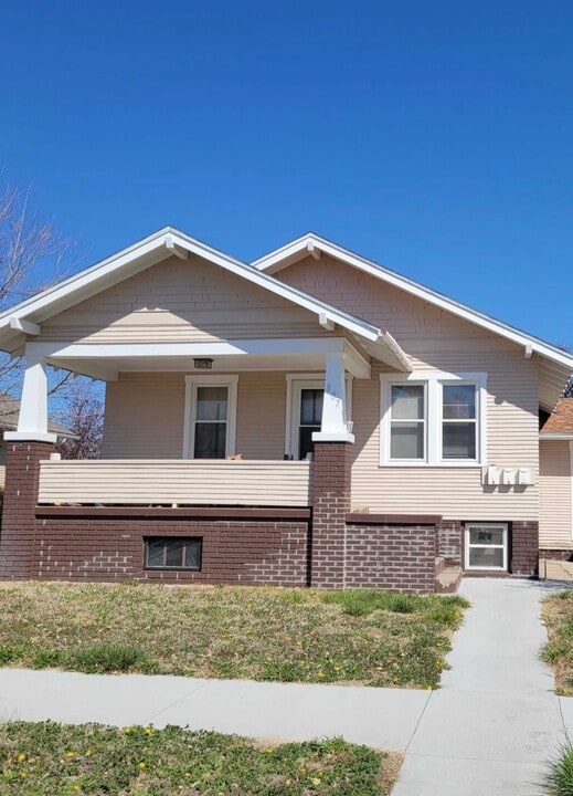 807 W 2nd St in McCook, NE - Building Photo