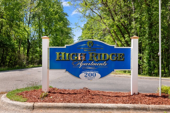 High Ridge Apartments in Sanford, NC - Foto de edificio - Building Photo