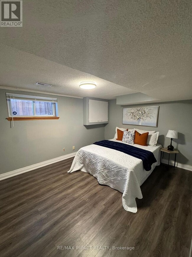 332 Nina Ct in Oshawa, ON - Building Photo - Building Photo