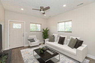 2143 Columbia Ave in Indianapolis, IN - Foto de edificio - Building Photo