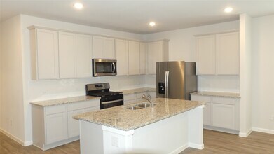 9547 Caney Trails Rd in Cut And Shoot, TX - Building Photo - Building Photo