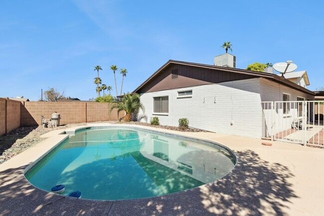 property at 2213 S Saratoga