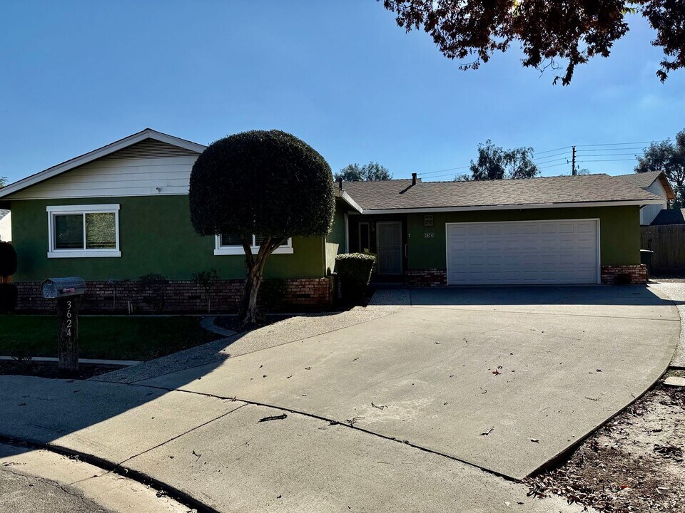 3624 Joanna Dr in Modesto, CA - Foto de edificio