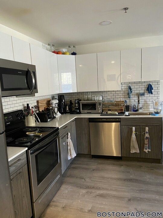 195 Park Dr in Boston, MA - Building Photo