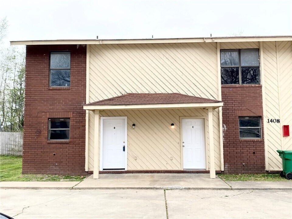 1408 Christy Dr in Springdale, AR - Building Photo