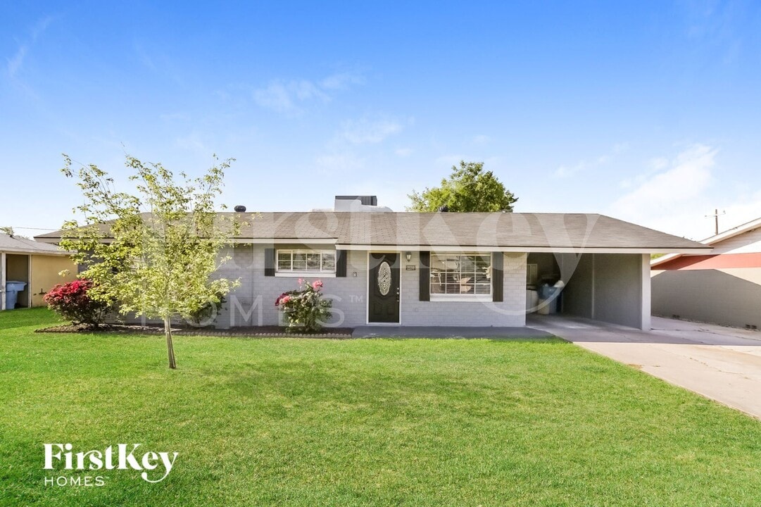 2239 W Earll Dr in Phoenix, AZ - Foto de edificio