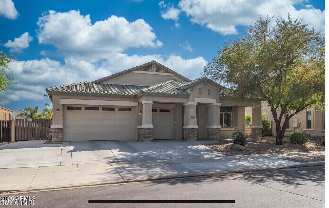 17729 W Valentine St in Surprise, AZ - Building Photo