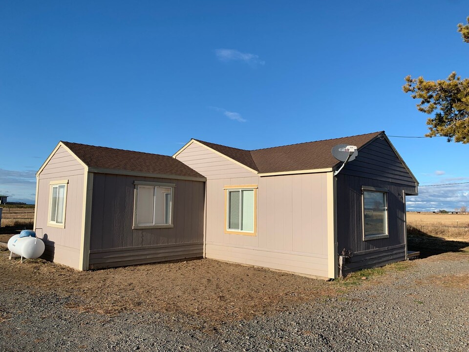 2764 SW Culver Hwy in Madras, OR - Building Photo