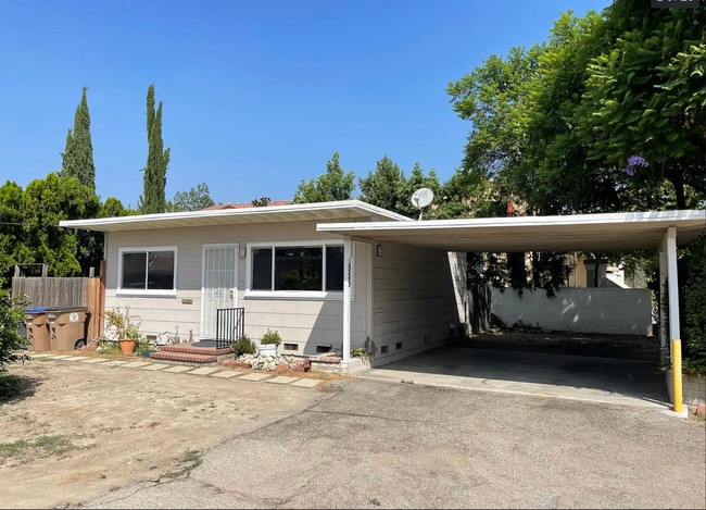 555 S Indian Hill Blvd in Claremont, CA - Building Photo - Building Photo