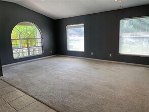 4211 Hartford Lake Dr in Tampa, FL - Building Photo - Building Photo