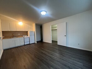 1936 Ford Parkway in St. Paul, MN - Building Photo - Interior Photo