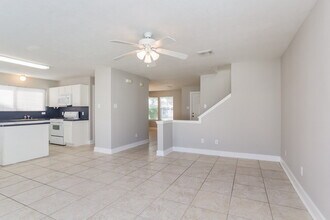 10202 Farrell Dr in Houston, TX - Foto de edificio - Building Photo