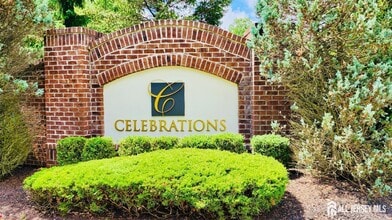 542 E Celebration Way in South Plainfield, NJ - Building Photo - Building Photo