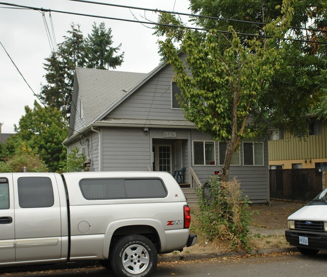 325 14th St SE in Salem, OR - Foto de edificio - Building Photo