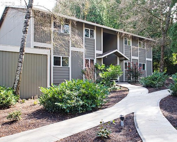 Southwest Terri Courts in Portland, OR - Building Photo