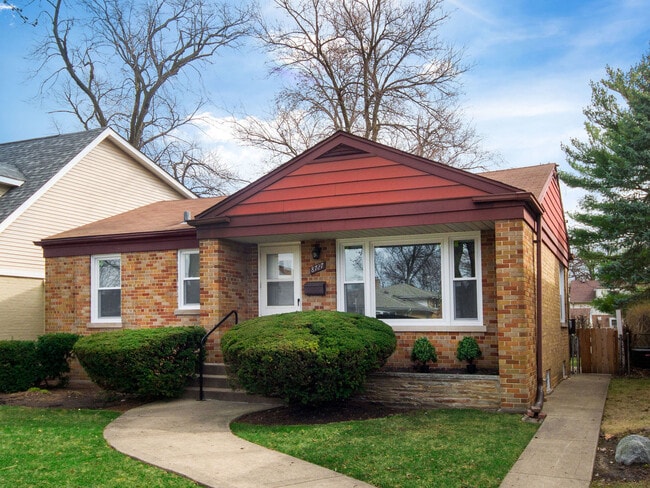 8727 Hamlin Ave in Skokie, IL - Building Photo - Building Photo