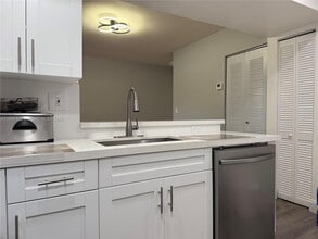 9725 Fontainebleau Blvd, Unit A212 in Miami, FL - Building Photo - Building Photo
