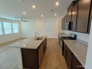 9158 Surrey Wood St in Las Vegas, NV - Foto de edificio - Building Photo