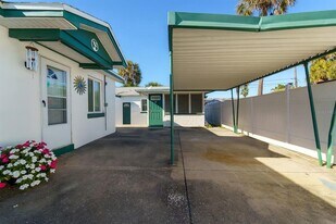 553 72nd Ave in St Pete Beach, FL - Building Photo