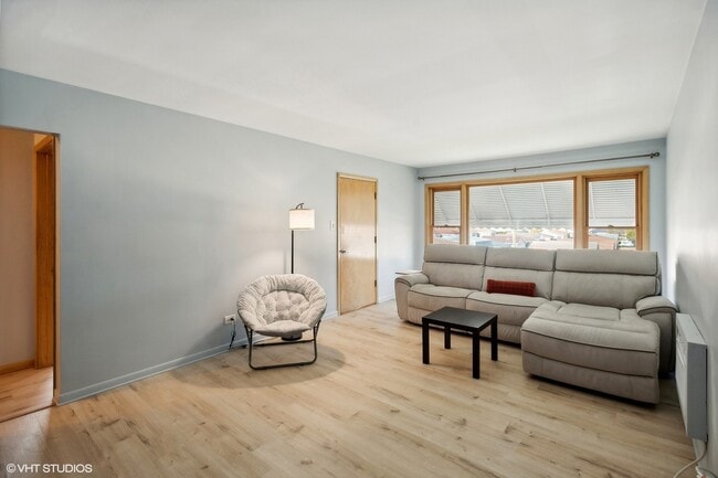 6845 W Leland Ave in Harwood Heights, IL - Building Photo - Building Photo