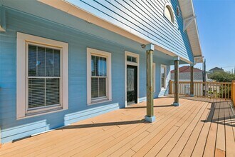 1712 19th St in Galveston, TX - Foto de edificio - Building Photo