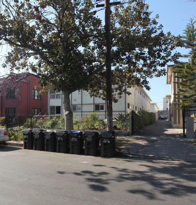 1219 N Ardmore Ave in Los Angeles, CA - Building Photo - Building Photo