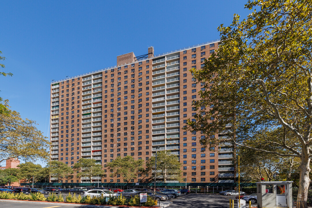 Ryerson Towers in Brooklyn, NY - Foto de edificio