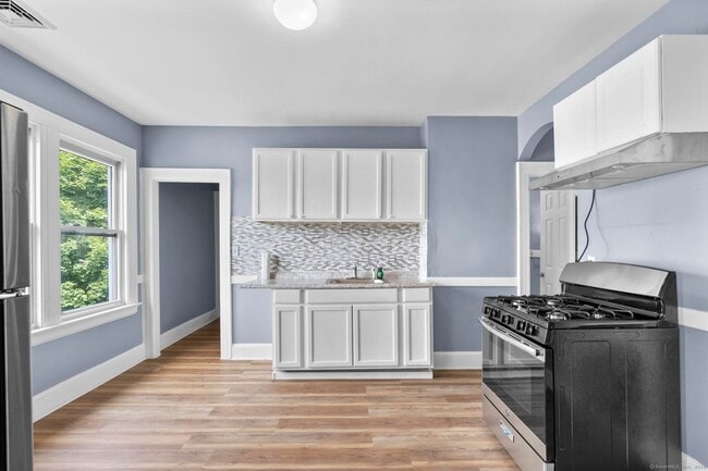 property at 1105 N Main St