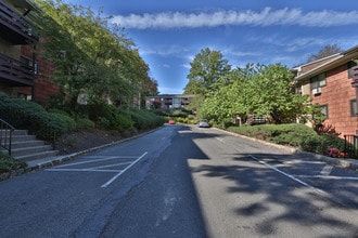 Great Notch Village in Little Falls, NJ - Foto de edificio - Building Photo