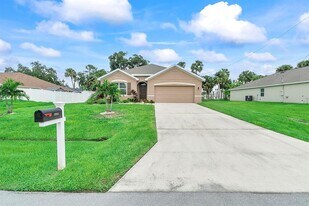 2033 SW Villanova Rd in Port St. Lucie, FL - Building Photo