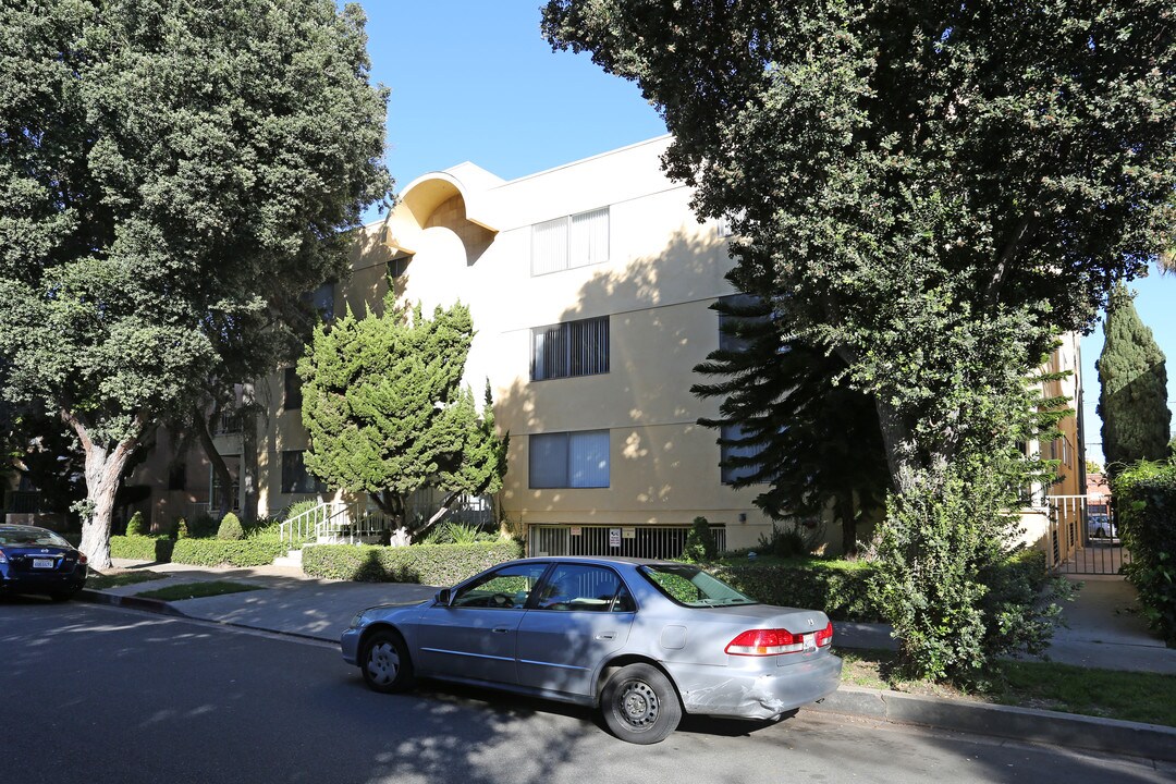 124 N Clark Dr in Beverly Hills, CA - Foto de edificio