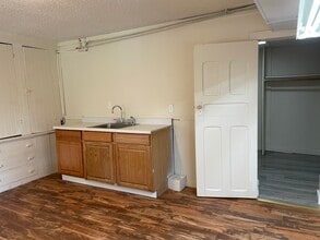 223 Jackson St, Unit 3 in Willimantic, CT - Building Photo - Building Photo