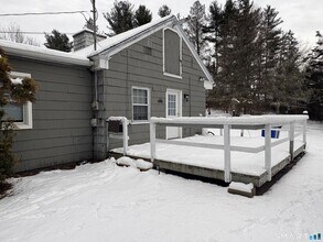 1163 Bullet Hill Rd, Unit 1 in Southbury, CT - Foto de edificio - Building Photo