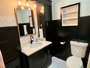 106 W Harrison St in Kirksville, MO - Foto de edificio - Building Photo