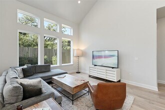 5820 Harper Park Dr in Austin, TX - Building Photo - Building Photo