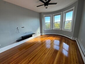 1518 Columbia Rd, Unit 3 in Boston, MA - Foto de edificio - Building Photo