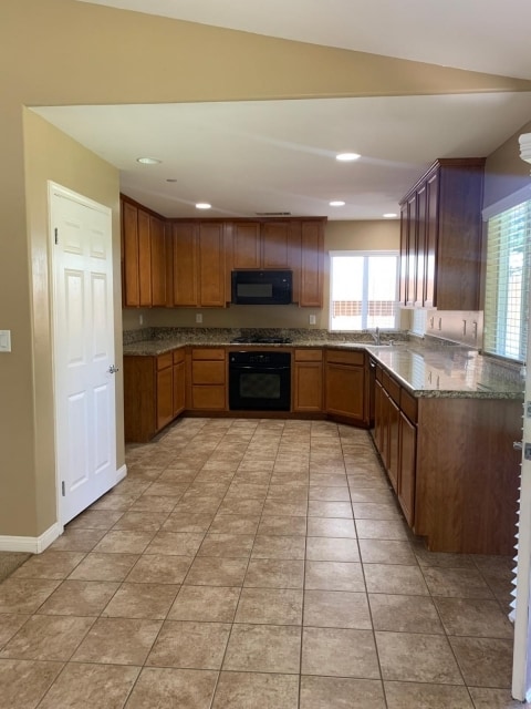 13514 Dromore Ct in Bakersfield, CA - Foto de edificio - Building Photo