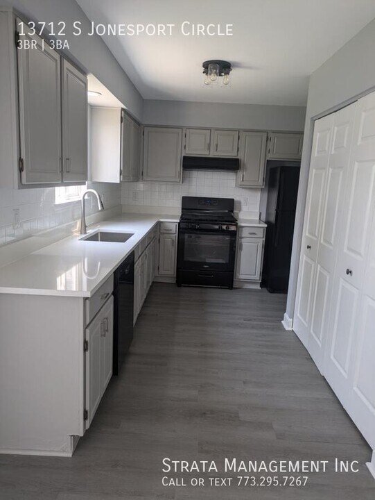 13712 S Jonesport Cir in Plainfield, IL - Building Photo