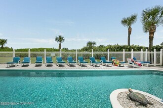 925 N Hwy A1A in Indialantic, FL - Building Photo - Building Photo